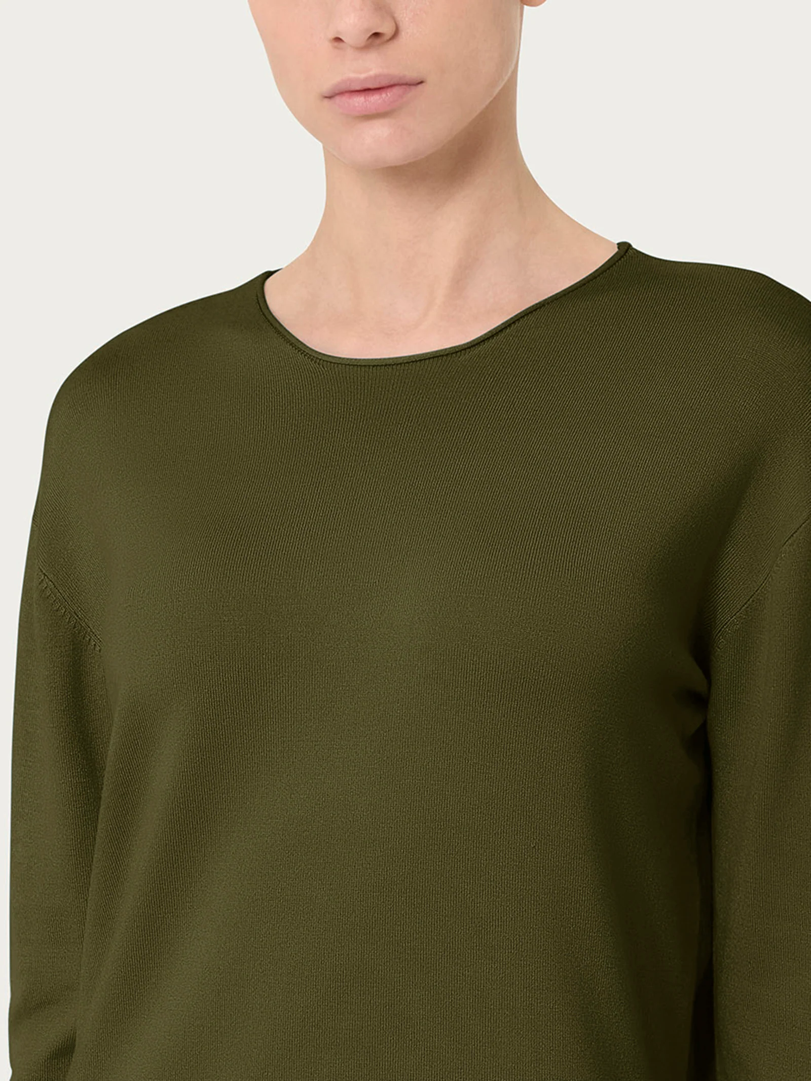 Maglia asimmetrica con girocollo Four Seasons - Dark Olive - Image 3
