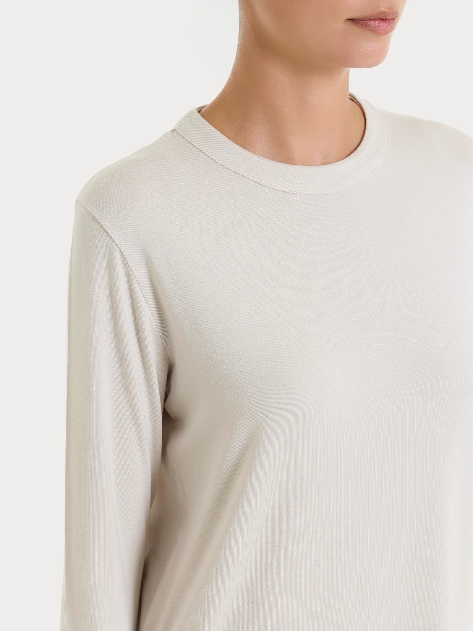 Maglietta a girocollo chiuso in Eco Viscosa - Champignon - Image 3