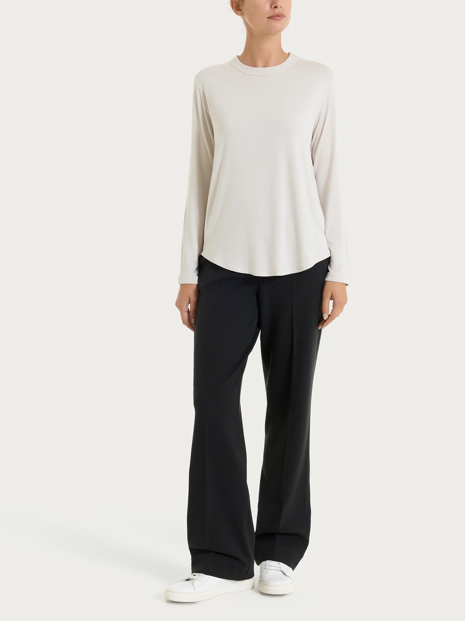 Maglietta a girocollo chiuso in Eco Viscosa - Champignon - Image 4