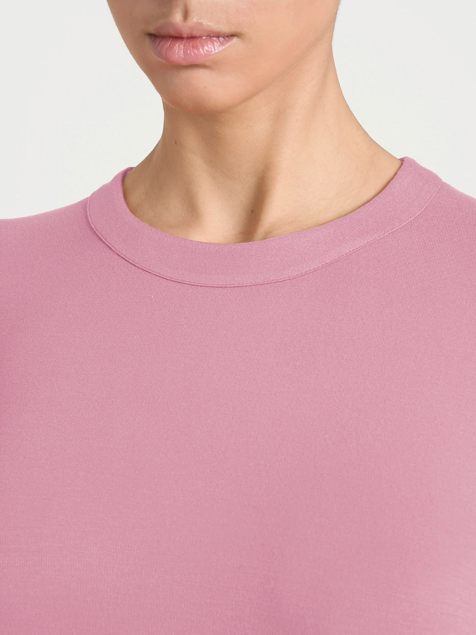 Maglietta a girocollo chiuso in Eco Viscosa - Lilas - Image 3