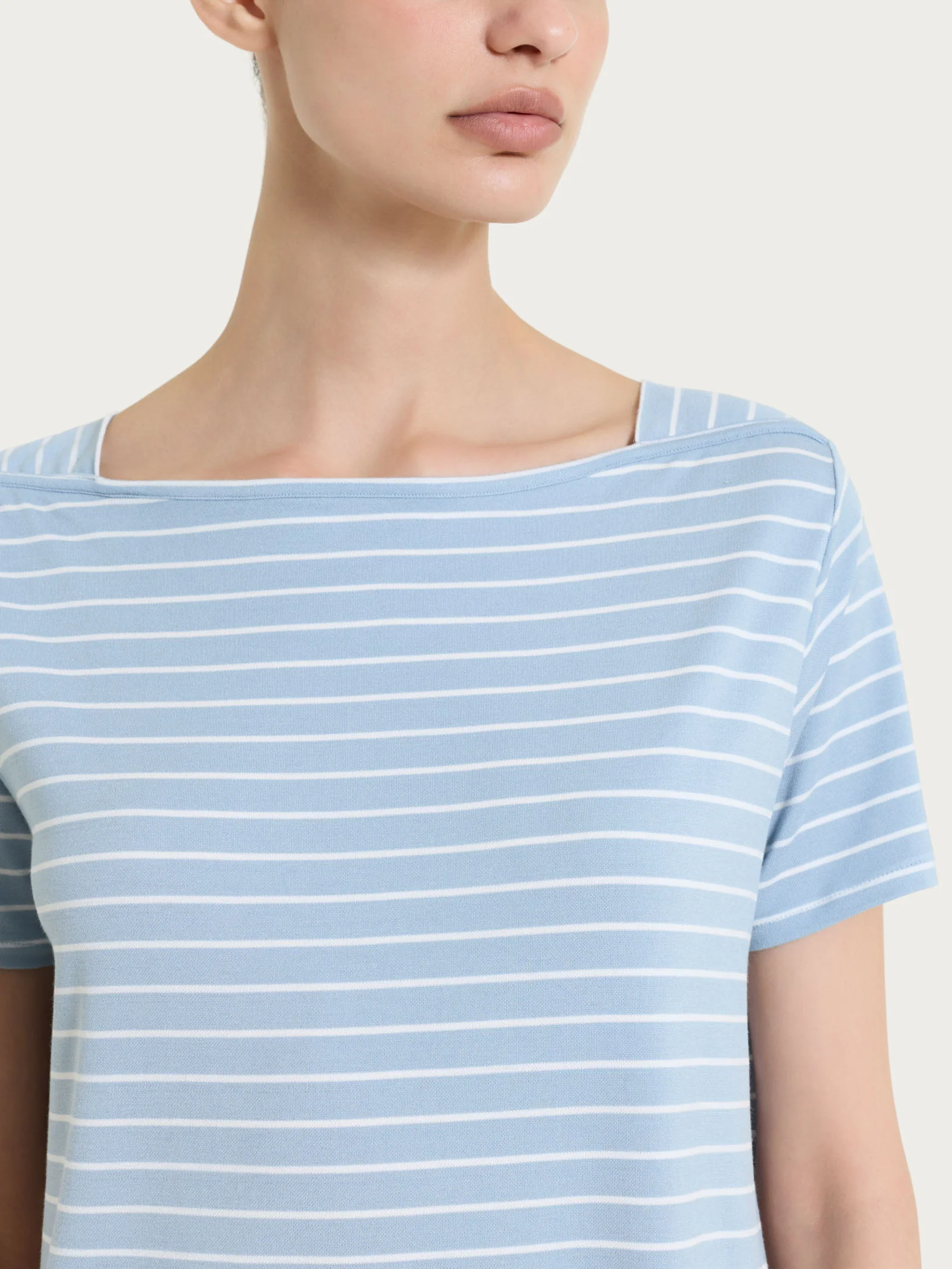 Maglietta a righe con collo a barchetta in Summer Light Piquet - Fant. Dusty Blue - Image 4