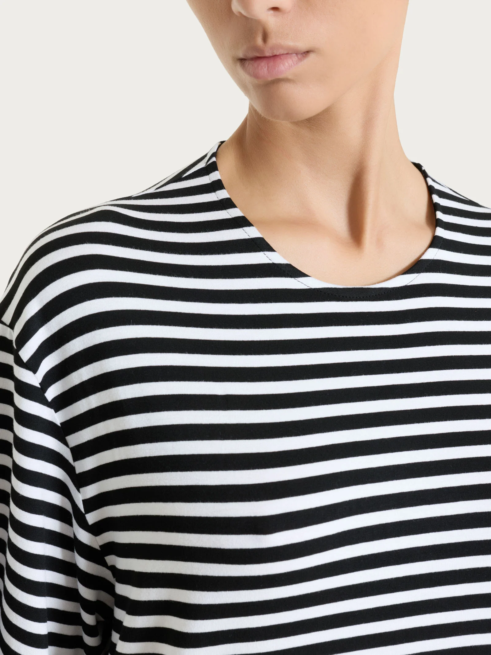 Maglietta boxy a righe in Viscosa Summer - Fant. Nero riga pari - Image 4