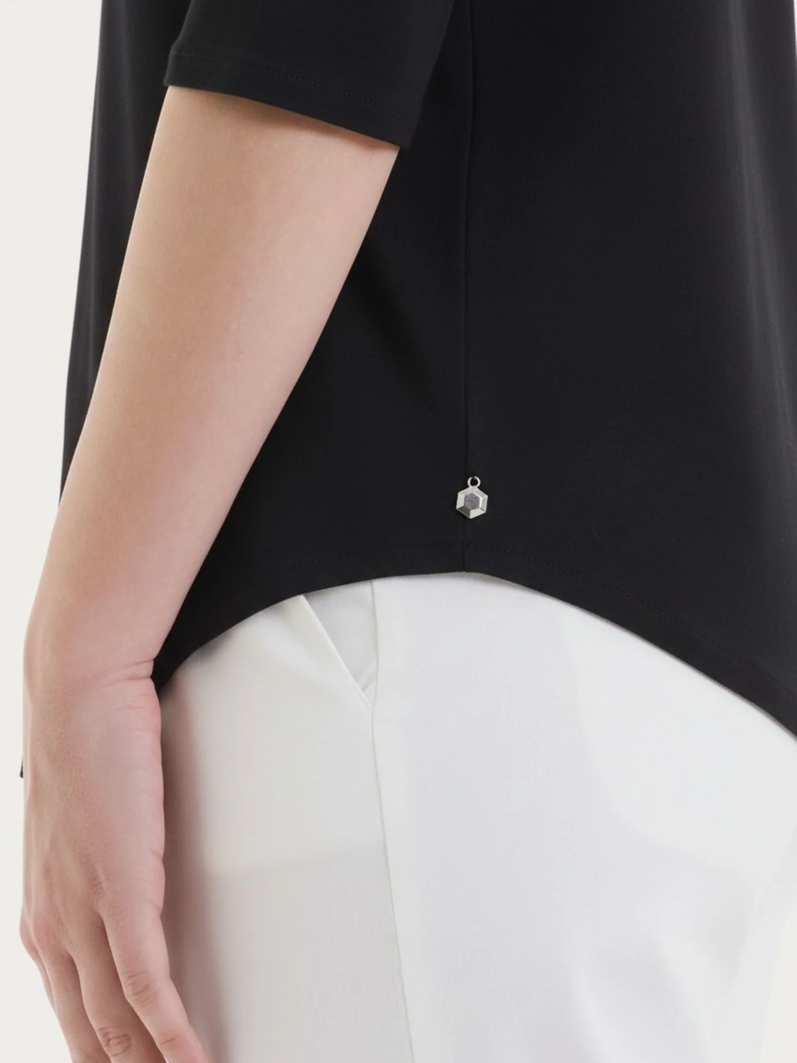 Maglietta con scollo a barchetta in Viscosa Summer - Nero - Image 3