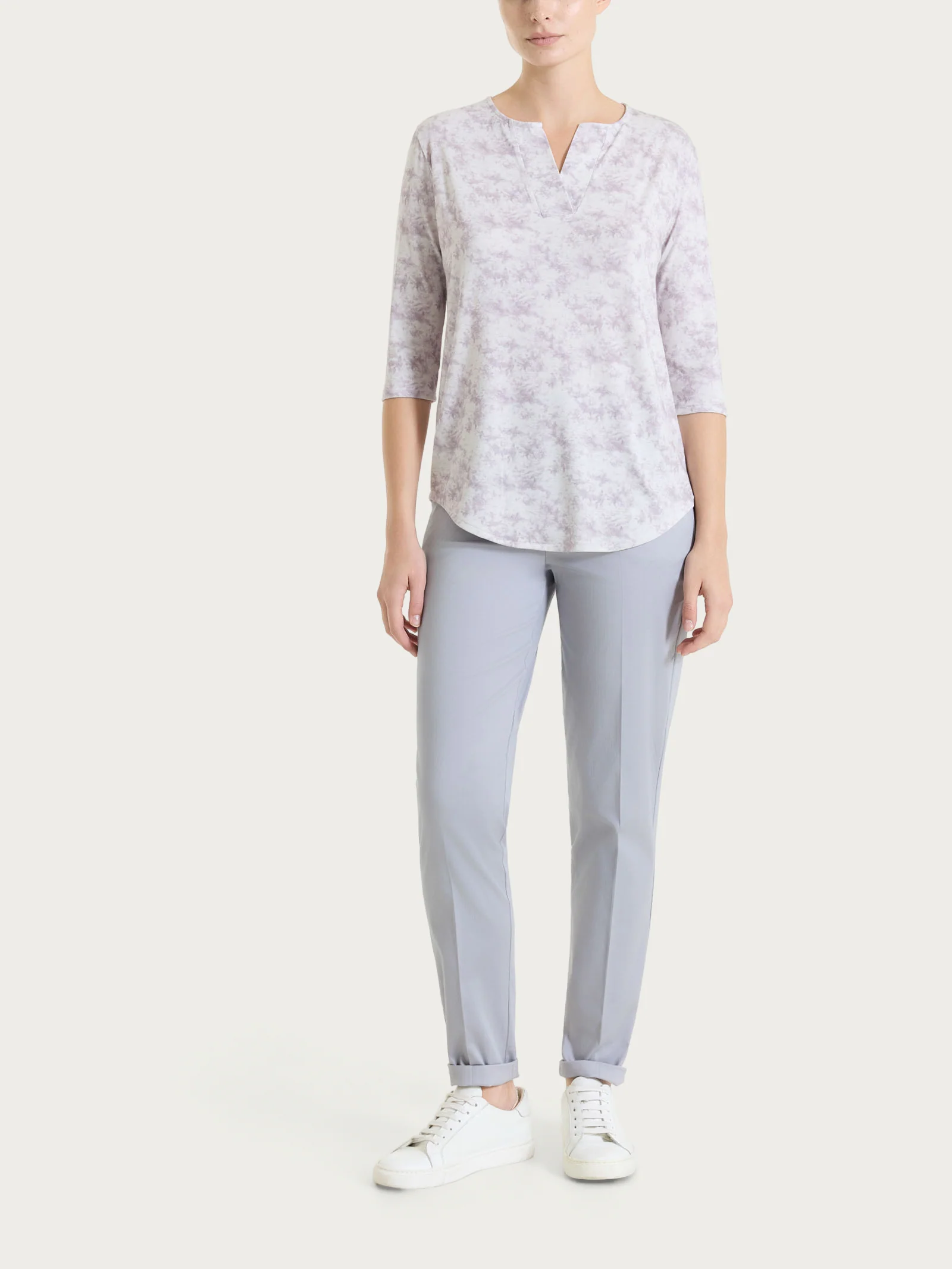 Maglietta con scollo a V e fantasia sfumata in jersey di viscosa crêpe - Fant. Silver Sconce - Image 5