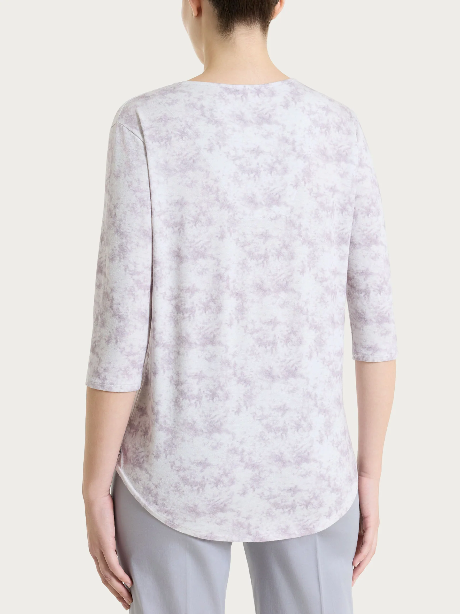 Maglietta con scollo a V e fantasia sfumata in jersey di viscosa crêpe - Fant. Silver Sconce - Image 6