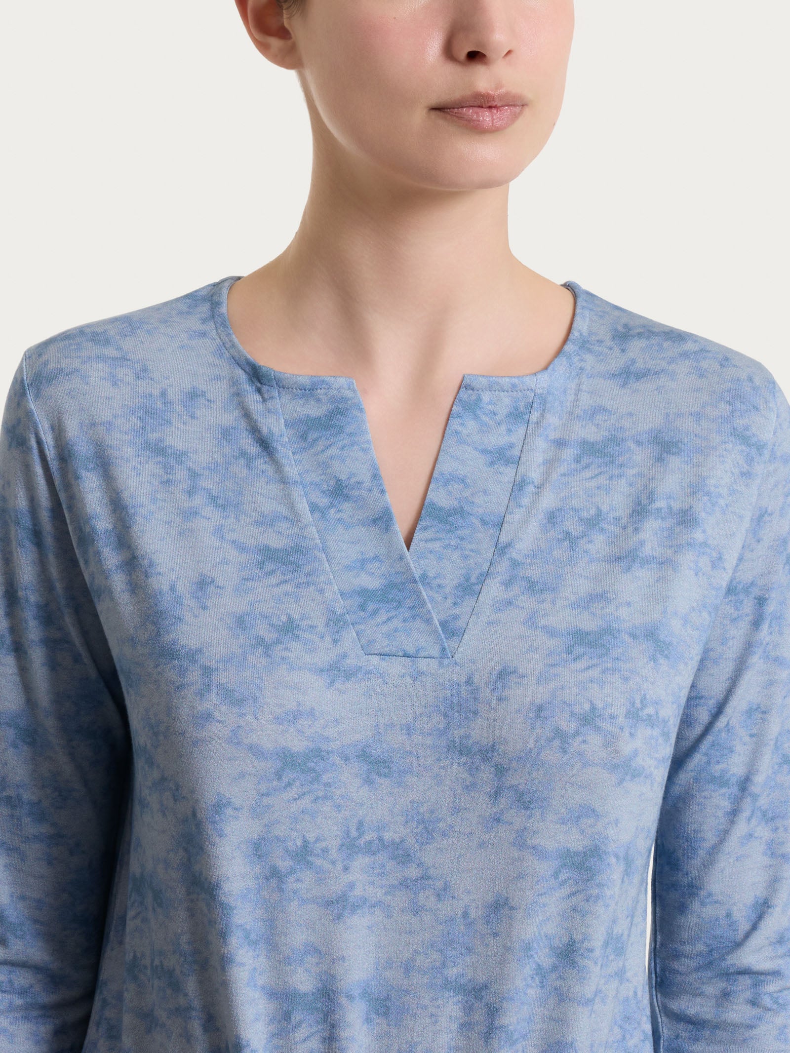 Maglietta con scollo a V e fantasia sfumata in jersey di viscosa crêpe - Fant. Dusty Blue - Image 4
