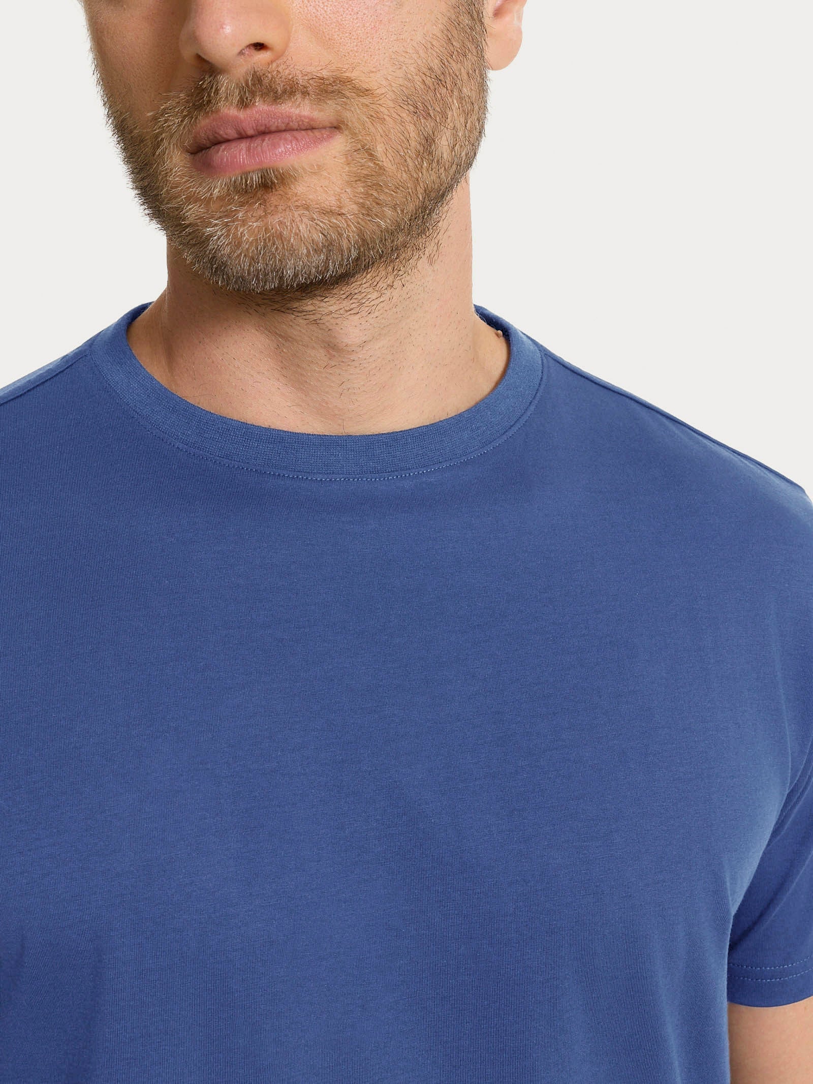 Maglietta girocollo tinta unita in Ultralight - Oceana - Image 4